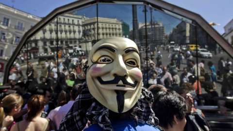 Manifestantes en Sol durante un aniversario del 15M.- EFE