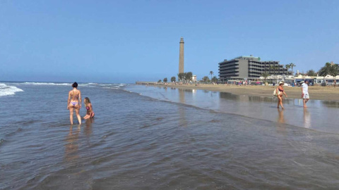 Vista de la playa de Maspalomas (Gran Canaria) casi vacía de turistas  EFE