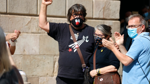 Jordi Pesarrodona, en una imatge d'aquest dilluns a la plaça Sant Jaume de Barcelona. ACN