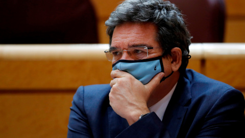 El ministro de Inclusión, Seguridad Social y Migraciones, José Luis Escrivá, durante su intervención en la sesión de control al Gobierno, esta tarde en el pleno del Senado, en Madrid. EFE/ Chema Moya