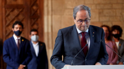 El president de la Generalitat, Quim Torra, y el resto de los miembros del Govern, durante la declaración institucional que el president ha realizado después de que el Tribunal Supremo confirmase su condena de año y medio de inhabilitación. EFE/ Marta