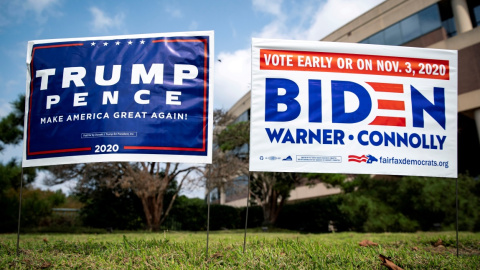 Los letreros de patio que apoyan al presidente de los Estados Unidos, Donald Trump, y al candidato presidencial demócrata de los Estados Unidos y exvicepresidente Joe Biden. REUTERS / Al Drago