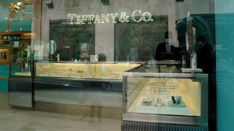 El escaparate de la joyería Tiffany & Co en Manhattan (Nueva York, EEUU). REUTERS/Carlo Allegri