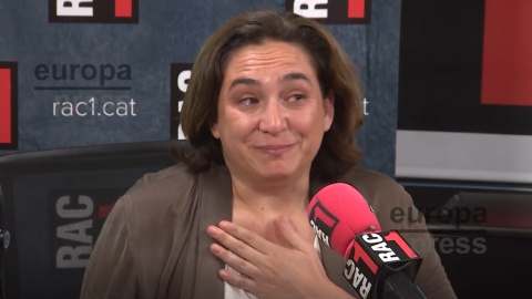 Ada Colau, emocionada en la entrevista en Rac1./ EP