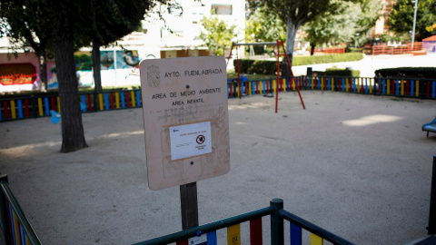 Vista de un parque cerrado en la localidad madrileña de Fuenlabrada, una de las áreas sanitaria afectada por las retricciones de movilidad. EFE/ David Fernández/Archivo