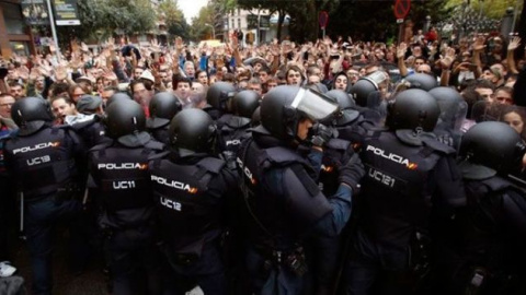 Intervención policial del 1 de octubre en Catalunya. / EFE