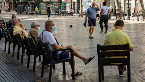 Aspecto de las Ramblas de Barcelona este jueves, cuando Catalunya celebra una jornada atípica de Sant Jordi | EFE