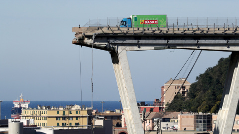 El puente Morandi, de Génova, en la autopista A10, tras su derrumbe. REUTERS/Stefano Rellandini