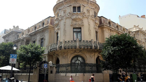 Vista tomada de la fachada de la Sociedad General de Autores Españoles (SGAE). EFE/Archivo