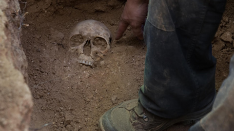 Exhumación de Timoteo Medieta en el cementerio de Guadalajara por orden de la Justicia de Argentina.Óscar Rodríguez, miembro de la ARMH