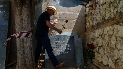 Exhumación de Timoteo Medieta en el cementerio de Guadalajara por orden de la Justicia de Argentina.Óscar Rodríguez, miembro de la ARMH