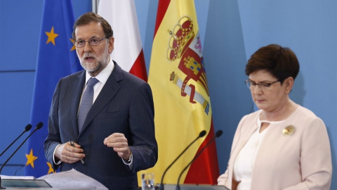 El presidente del Gobierno, Mariano Rajoy, junto a la primera ministra de Polonia, Beata Szydlo /EFE