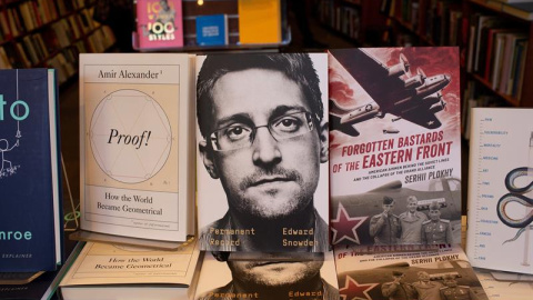 Una copia del libro de Edward Snowden en una librería de Cambridge, Massachusetts. - EFE