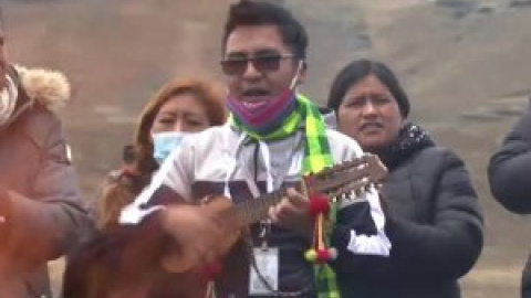 Indígenas celebran la primavera con un ritual ancestral en los Andes bolivianos