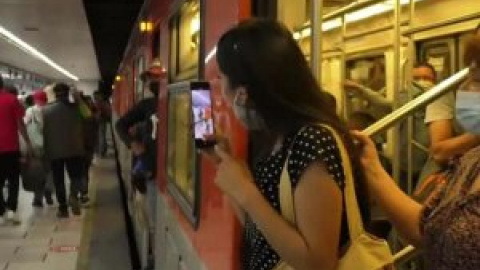 Activistas procannabis protestan en México por la campaña de rastreo con perros en el metro