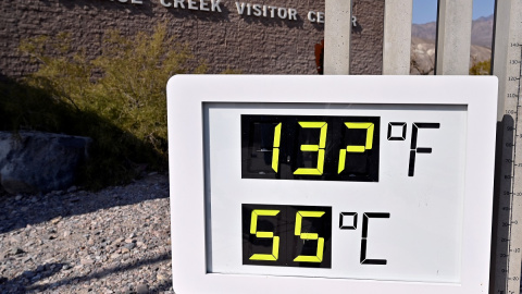 El termómetro del Valle de la Muerte (California) marca 55 grados, una temperatura de récord que algunos que podría ser cada vez más recurrente por causa de la crisis climática. David Becker/REUTERS