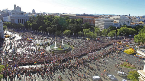 Miles de personas recorren esta tarde las calles de Madrid durante la manifestación del Orgullo Gay 2017 con el lema "Por los derechos LGTBI en todo el mundo". EFE/Victor Lerena