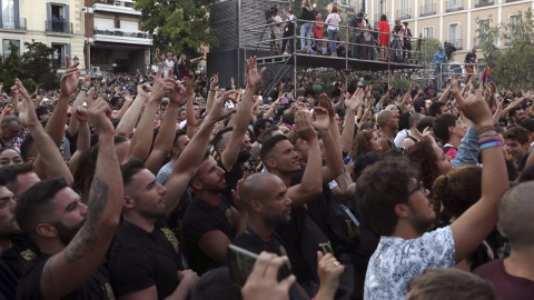 Ambiente en la Plaza de Pedro Zerolo, durante el pregón celebrado el miércoles y que daba formalmente inicio a la World Pride 2017.EFE/Ballesteros