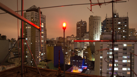 El Barrio de Santa Cecilia visto desde una azotea. Santa Cecilia es muy céntrica en São Paulo. Hasta hace unos años, era un barrio de clase trabajadora. El proceso de gentrificación ha comenzado y muchos jóvenes, activos y personas hípster están al