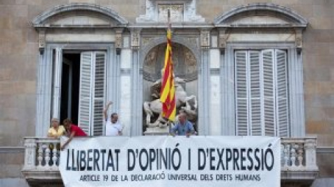 La PDLI pide a Interior que se investiguen los carteles anónimos que tachan de "terroristas" a periodistas catalanes