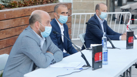 Víctor Méndez Sanguos, durante la presentación en Pontevedra de Traficantes de la muerte. De la heroína al fentalino (Catarata). / JOSÉ LUIZ OUBIÑA