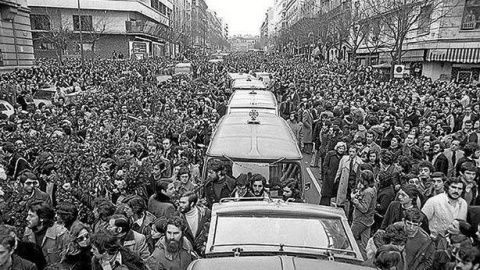 Multitudinaria manifestación tras la matanza de Atocha RADICALES LIBRES