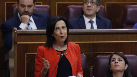 La portavoz parlamentaria socialista Margarita Robles, durante su intervención en la sesión de control al Gobierno, en la que se ha estrenado en su cargo pidiendo al jefe del Ejecutivo, Mariano Rajoy, que asuma responsabilidades por "su" amnistía fisca