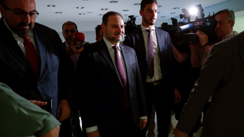 El ministro de Fomento en funciones, José Luis Ábalos, a su llegada a una jornada sobre la liberalización ferroviaria, en Madrid. EFE/Emilio Naranjo