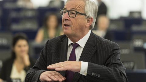 El presidente de la Comisión Europea, Jean-Claude Juncker, da un discurso durante la sesión plenaria del Parlamento Europeo en Estrasburgo (Francia) hoy, 4 de julio de 2017. EFE/Patrick Seeger