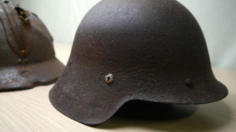 Un casco de un combatiente en la batalla de Brunete. | S.V (Brunete en la Memoria)