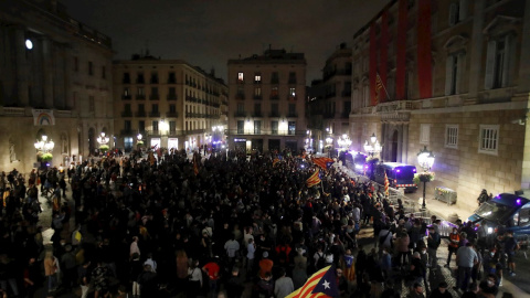 Vista general de la concentración convocada por los Comités de Defensa de la República (CDR) en la plaza Sant Jaume de Barcelona