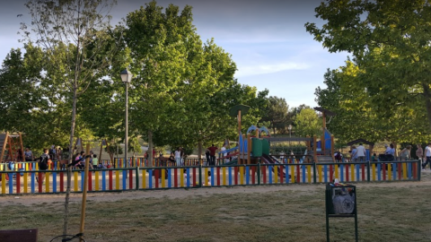 Una zona infantil en el parque Emperatriz María de Austria de Carabanchel.