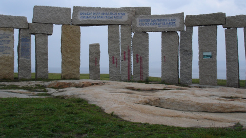 Monumento diseñado por Isaac Díaz Pardo en homenaje a los fusilados en el Campo da Rata. / C.R.F.