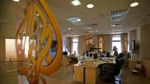 Periodistas de Al Jazeera, en las instalaciones de la cadena. EFE