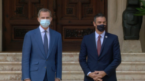 Sánchez se reúne con el Rey en Marivent, su primer encuentro oficial tras la marcha del Rey emérito