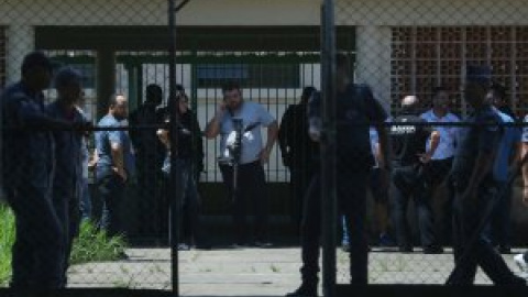 Dos exalumnos asesinan a diez personas en una escuela de Sao Paulo