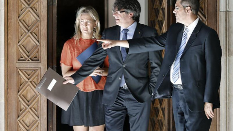 Puigdemont y Neus Munté, este miércoles en el Palau de la Generalitat. EFE/Andreu Dalmau