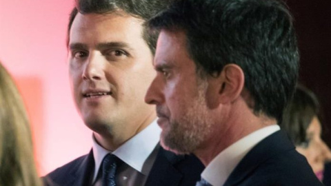 El presidente de Ciudadanos, Albert Rivera, y el exprimer ministro francés, Manuel Valls, en un acto en Barcelona. EFE