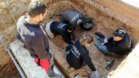 Trabajos de exhumación en la fosa nº3 del cementerio de Guadalajara.- ÓSCAR RODRÍGUEZ (ARMH)