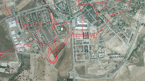 Mapa actual de la zona de Villanueva de la Cañada. Las líneas en rojo indican dónde estaban las trincheras republicanas, hoy muchas de ellas desaparecidas por las construcciones de adosados. | S.T