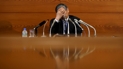 El gobernador del Banco de Japón, Haruhiko Kuroda, durante una rueda de prensa en la sede de la entidad, en Tokio. REUTERS/Yuya Shino/File Photo