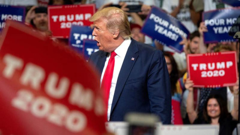 Donald Trump durante su mitin en Orlando. (HERRERA CRISTÓBAL | EFE)