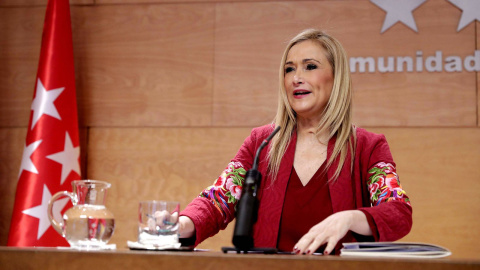 La presidenta de la Comunidad de Madrid, Cristina Cifuentes, en una rueda de prensa tras el Consejo de Gobierno. Archivo EFE