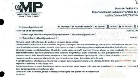 Email de uno de los trabajadores a Ángel Pérez Maura comentando las negociaciones con el secretario de la vicepresidenta, la Dos.