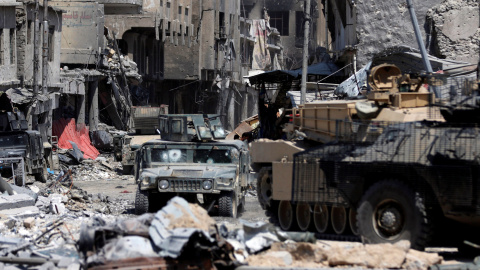 Vehículo militar de las fuerzas de seguridad iraquíes durante la batalla entre las fuerzas iraquíes y militantes del Estado Islámico en Mosul REUTERS/Ahmed Saad