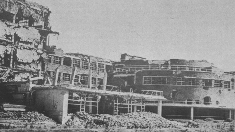 Facultad de Filosofía y Letras de la Universidad Central de Madrid, inmediata predecesora de la actual Universidad Complutense, en una vista tomada justo después del final de la Guerra Civil