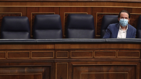 El vicepresidente segundo del Gobierno, Pablo Iglesias, en su escaño, durante una sesión de control al Gobierno en el Congreso. E.P./E. Parra/Pool