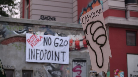 Miles de personas protestan contra la cumbre del G-20 en Hamburgo. EUROPA PRESS