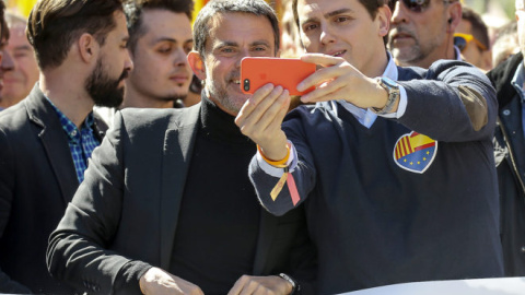 Manuel Valls con el presidente de Ciudadanos, Albert Rivera | EFE