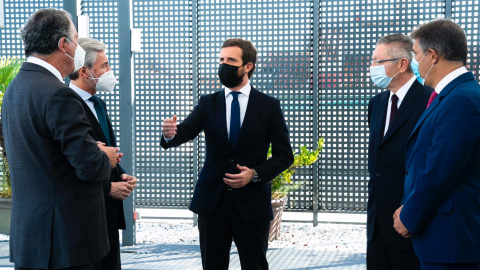 El presidente del PP, Pablo Casado, con los ministros de Justicia de gobiernos del Partido Popular, Ángel Acebes, José María Michavila, Alberto Ruíz Gallardón y Rafael Catalá. En ese encuentro ha asistido también el secretario de Justicia e Interio